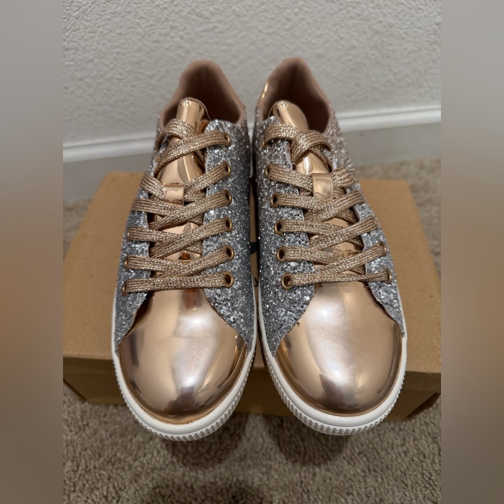 Forever Link Stylish Women's Glitter Sneakers size5